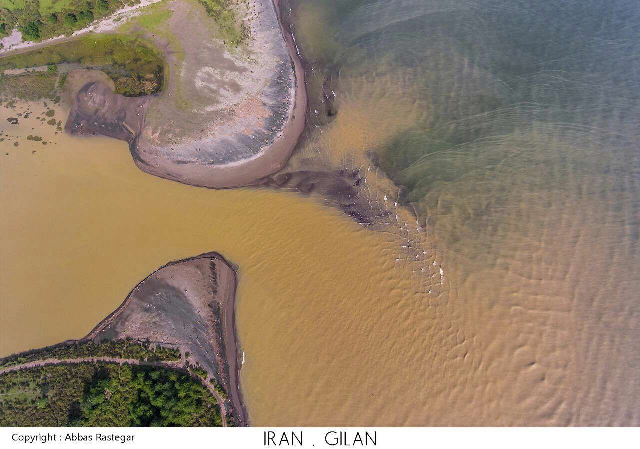 وقتی رودخانه سفید رود وارد دریای کاسپین (خزر) می شود
عکاس: عباس.رستگار